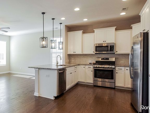 4th image of 209 Barberry Dr