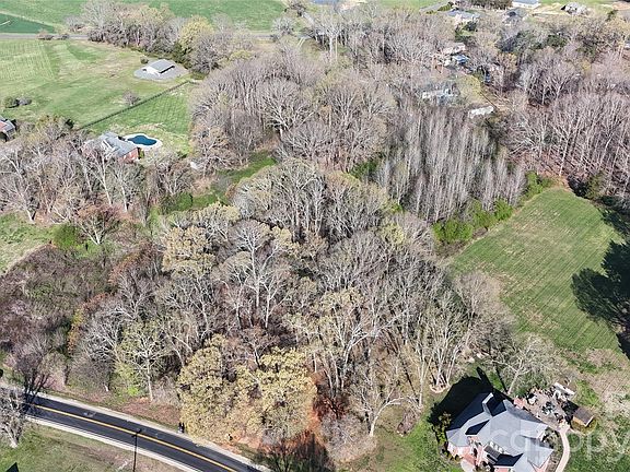 5th image of 2808 Lathan Rd