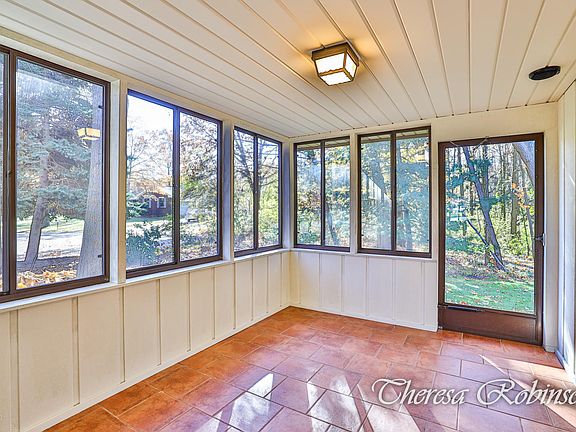 5th image of 458 Cherry Ln #100