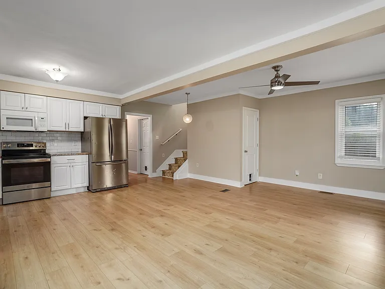 2330 Wiltshire Rd — Photo 3