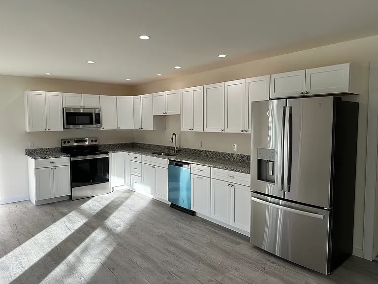 135 Surry Rd #A — Photo 3