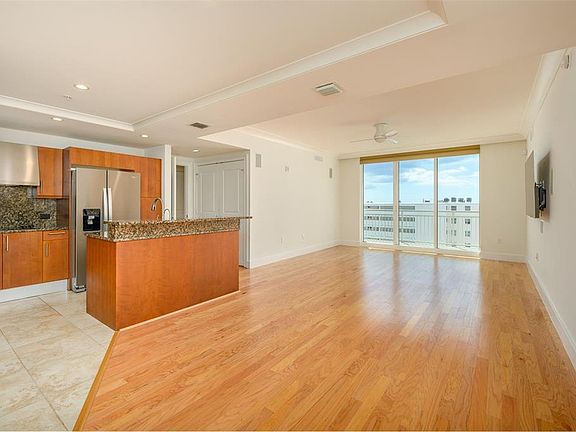 4th image of 1350 Main St Unit 808