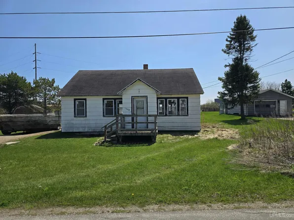 1403 2nd Ave N, Gladstone, MI 49837