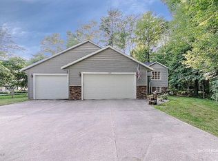 18847 148th Ave, Spring Lake, MI 49456