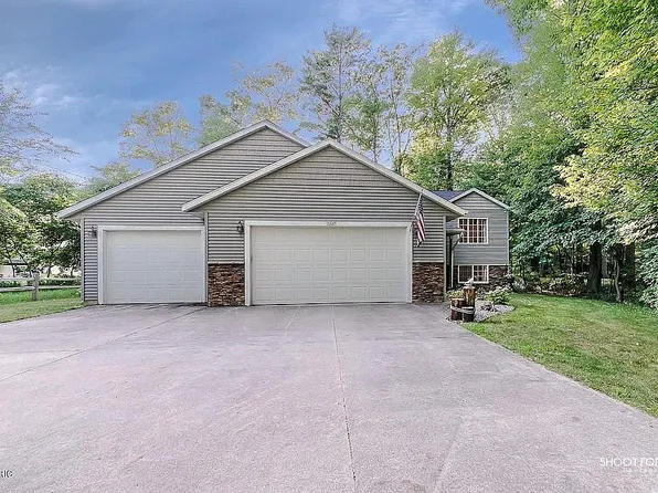 18847 148th Ave, Spring Lake, MI 49456