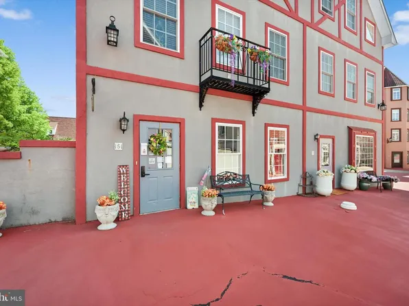 5 N Village Cir, Reinholds, PA 17569