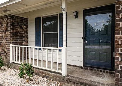 3 bed, 2.0 bath, 1397 sqft, $1,600 — Photo 2