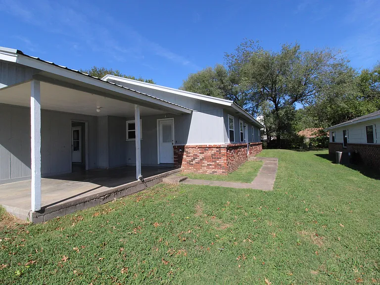 1908 Sycamore Pl #A — Photo 3