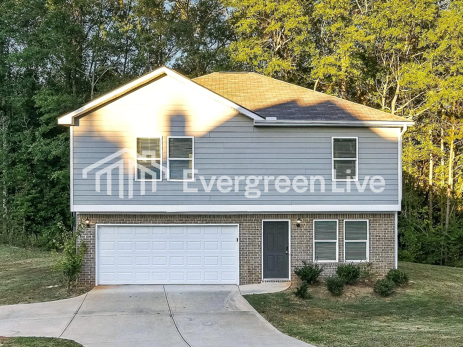 4 bed, 2.5 bath, 1801 sqft, $1,845 — Photo 2