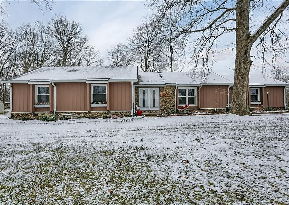 1st image of 7981 Oak Hill Dr