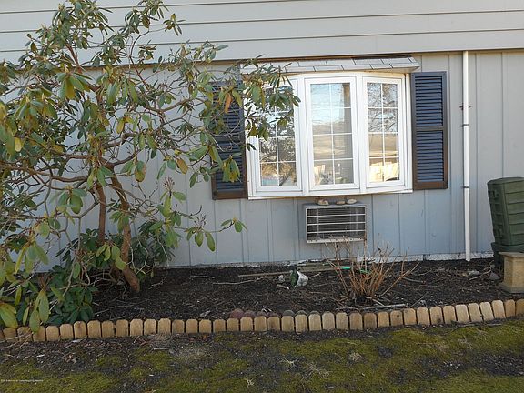 3rd image of 105D Edinburgh Ln