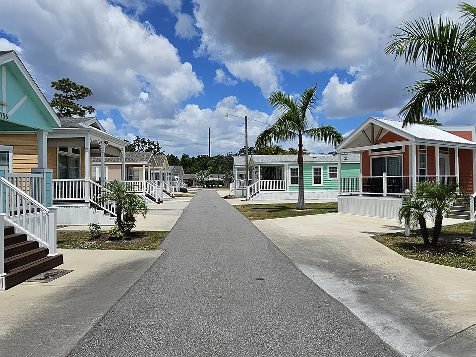 1377 Creek Cir