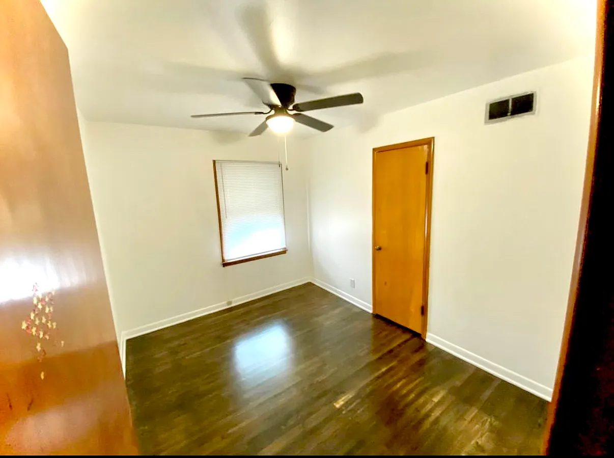3 bed, 888 sqft, $1,250 — Photo 4