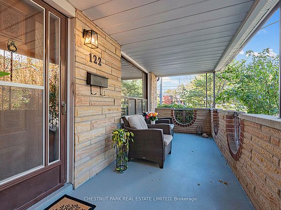 3rd image of 122 Forman Ave