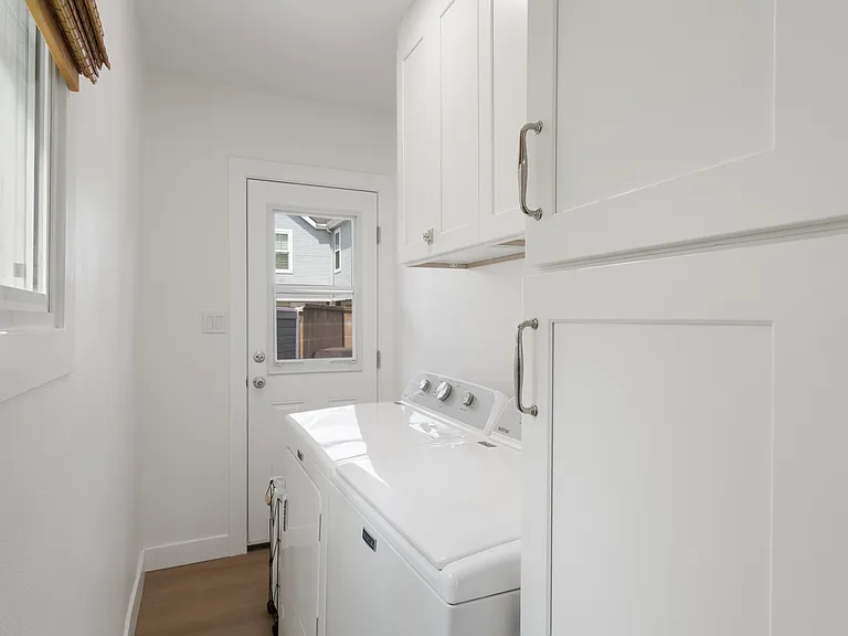 Grand Ave — Photo 11