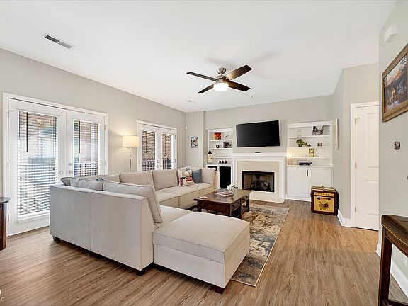 2nd image of 530 Allard Pl