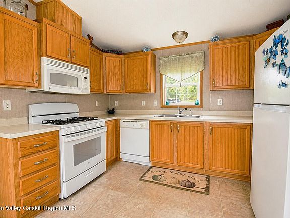 5th image of 200 Willow Street