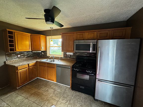 4th image of 3528 Lambert St