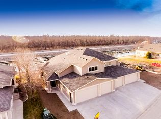 927 Southport Loop, Bismarck, ND 58504