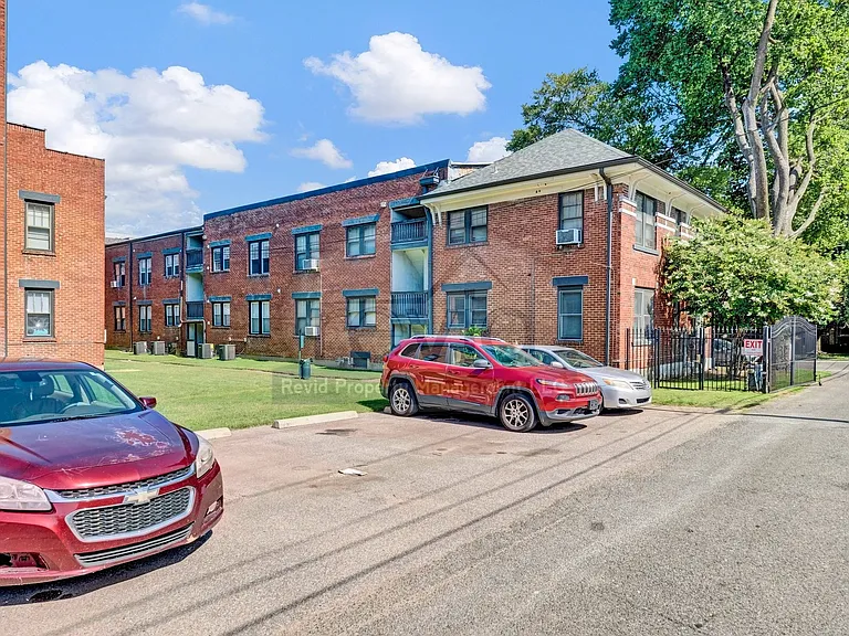 The Broadmoor Apartments — Photo 9