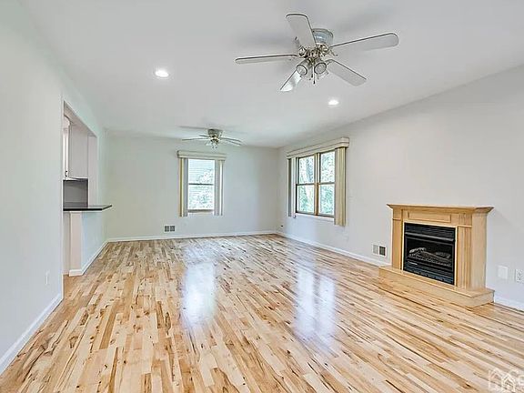 3rd image of 5 Hollywood St