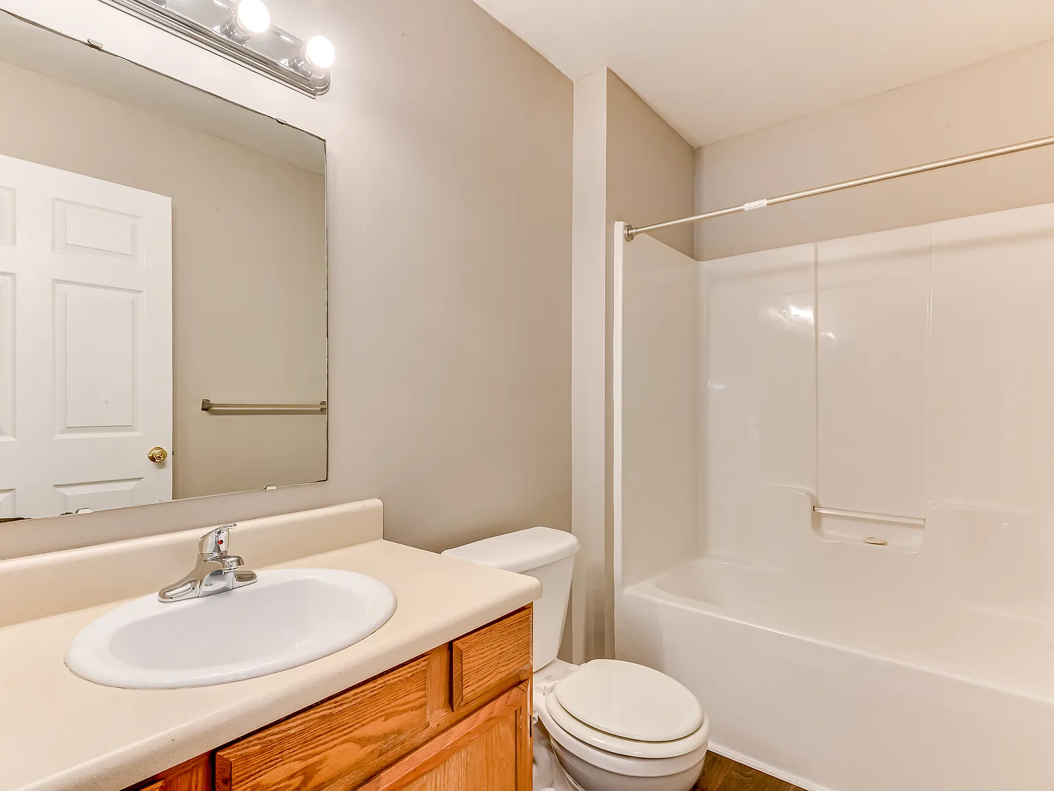 Hollybrook Apartments — Photo 4