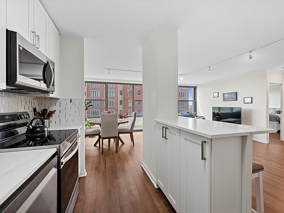 5th image of 3900 N Lake Shore Dr APT 9D