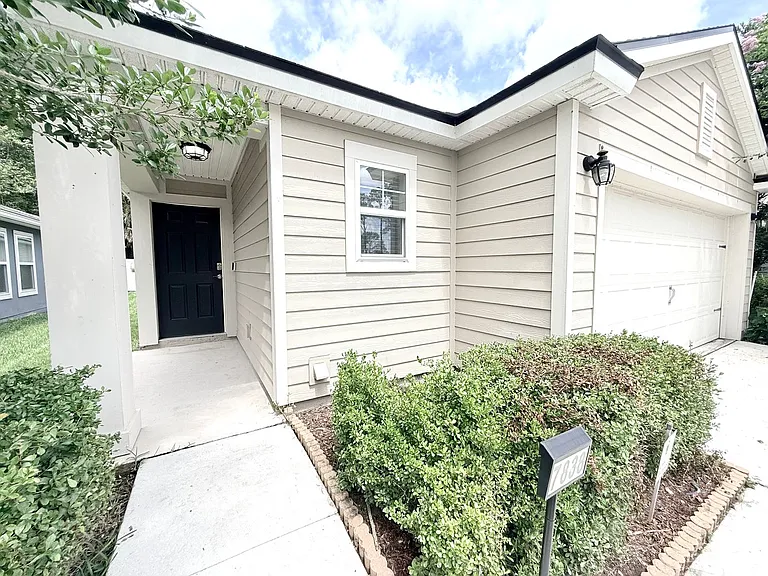 7838 Meadow Walk Ln — Photo 2