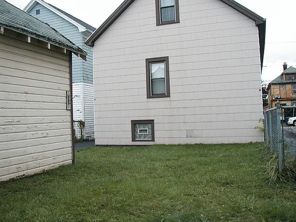 5th image of 454 Lisbon Ave