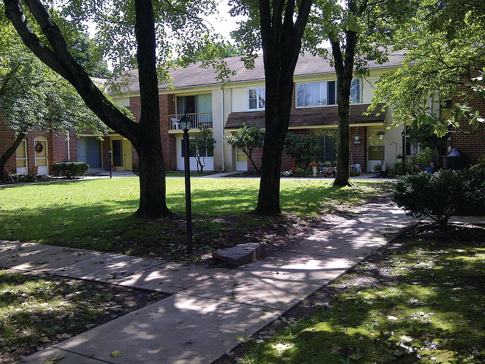 700 E 1st St #5