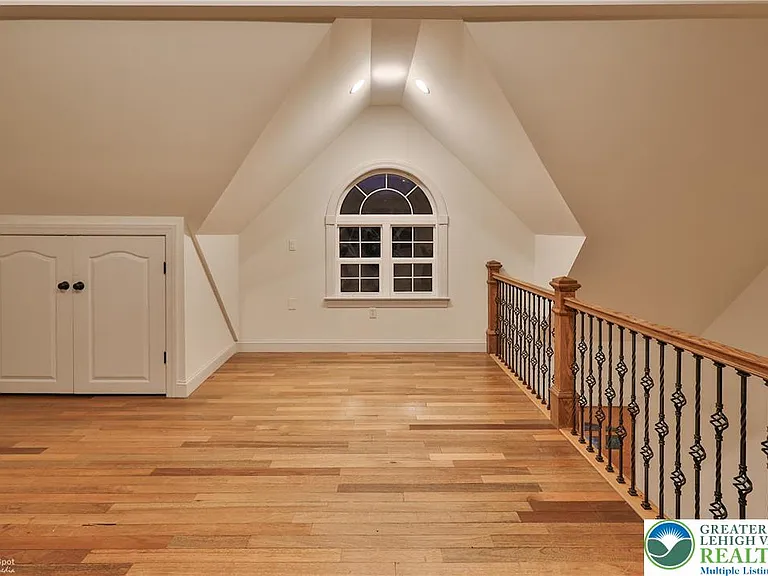 284 Walker Rd — Photo 10