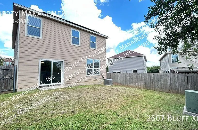 2607 Bluff Xing — Photo 39