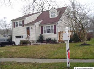 87 Wilson Cir W, Red Bank, NJ 07701