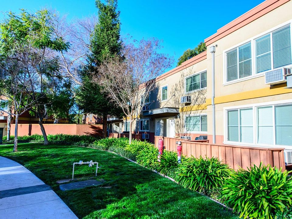 1st image of 2601 Cortez Dr Unit 3104