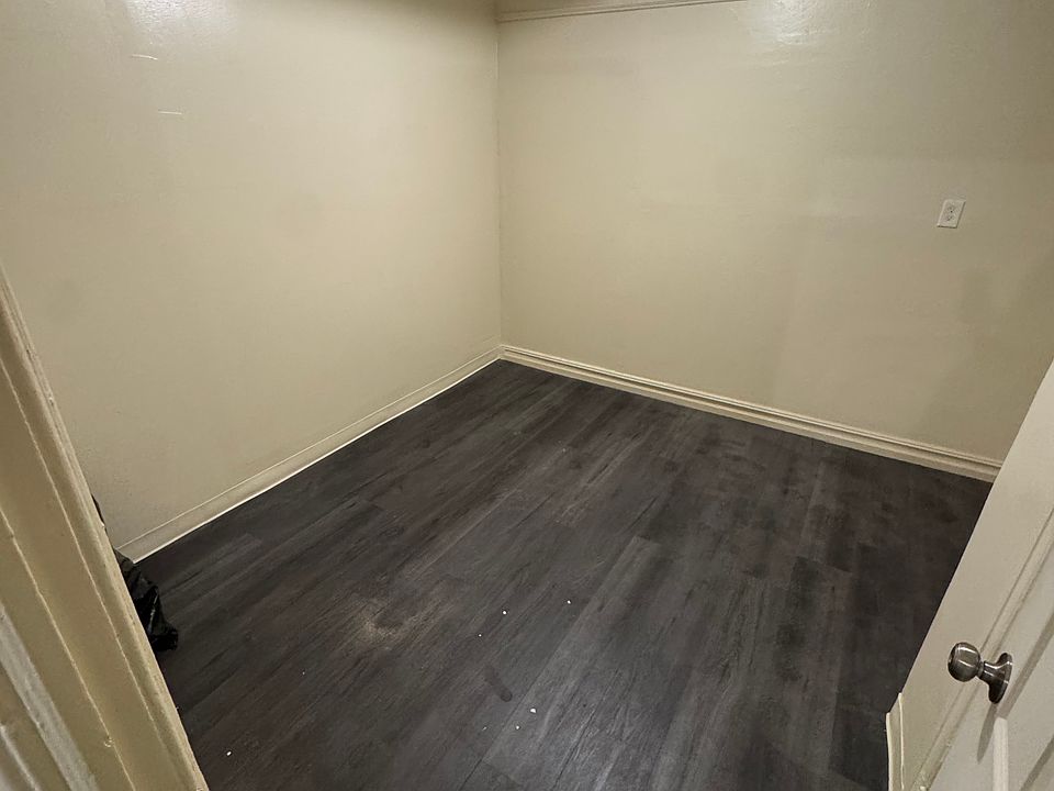2nd image of 2549 Radcliff Ave APT 1