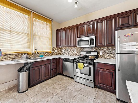 3rd image of 1556 Little Orchard St