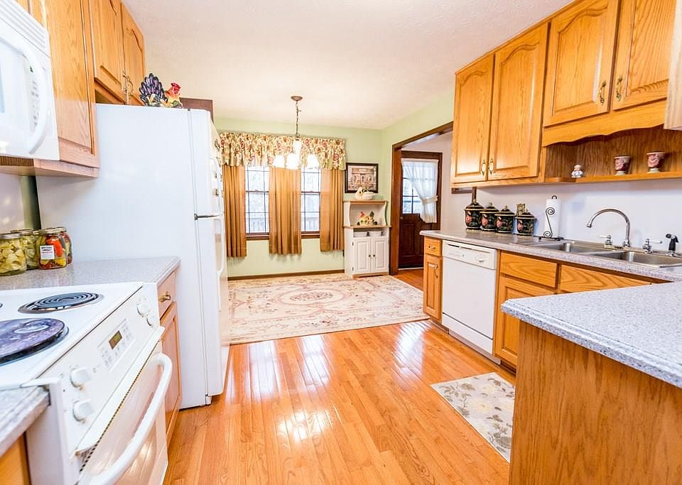 2nd image of 2216 Chaparral Dr