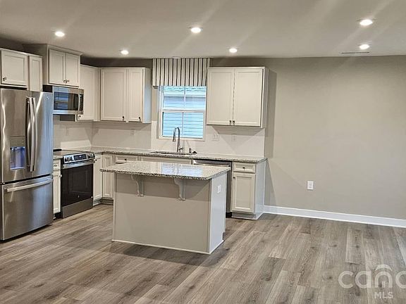 4th image of 609 Nesbe St