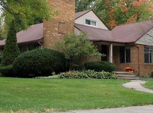 25605 Parkwood Dr, Huntington Woods, MI 48070