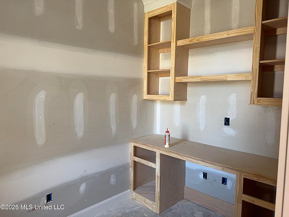 5th image of 521 Fusion St