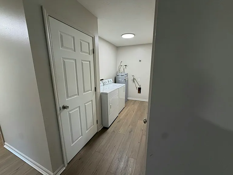 119-121 Michael Ave #121 — Photo 7