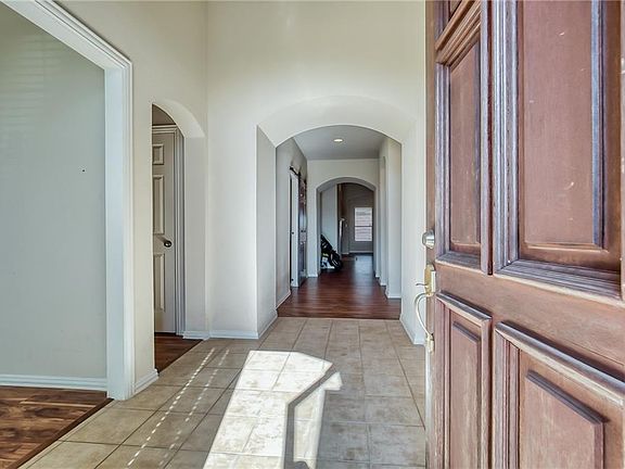 2nd image of 907 Fieldstone Dr
