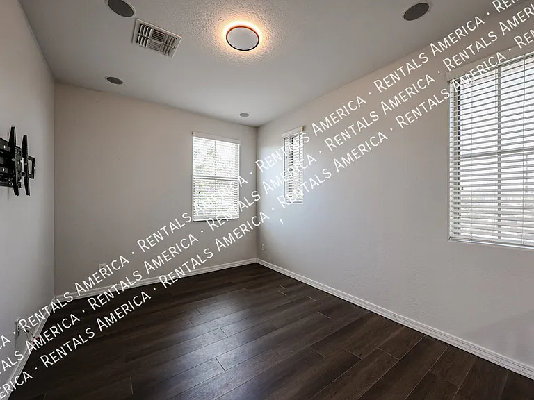 1930 S Sycamore Pl — Photo 25