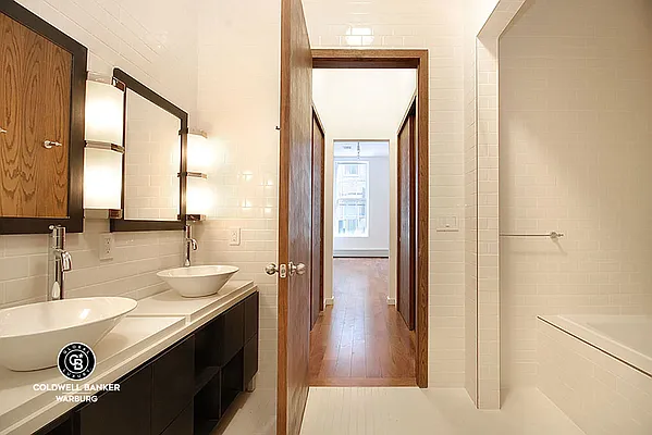 Rented by Coldwell Banker Warburg | media 12