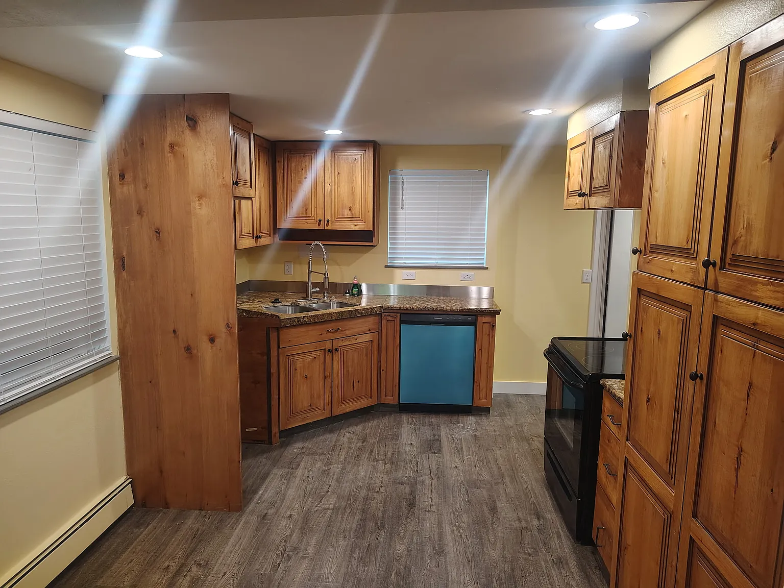 2 bed, 900 sqft, $1,650 — Photo 1