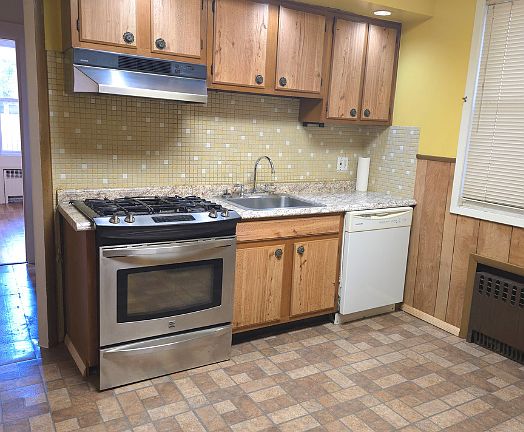 3rd image of 13 Heller Pl Floor 1
