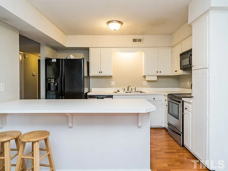 614 Pine Ridge Pl — Photo 10