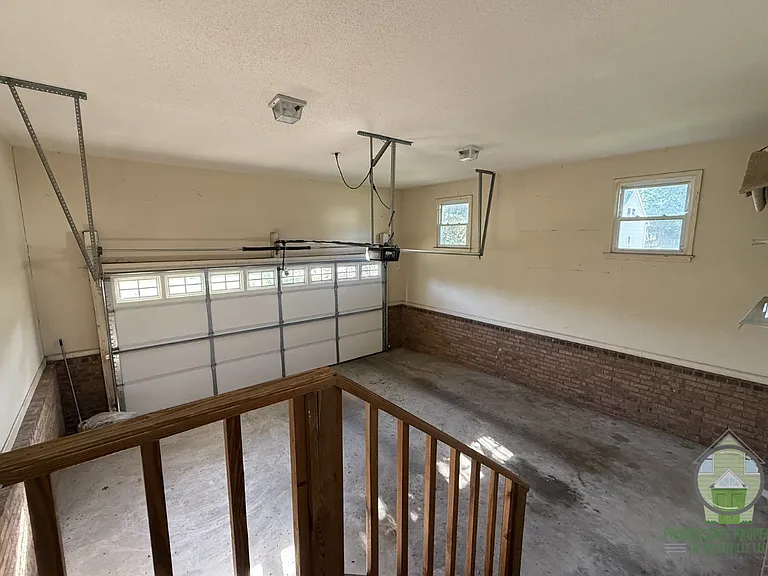 2071 Howlong Ave — Photo 9