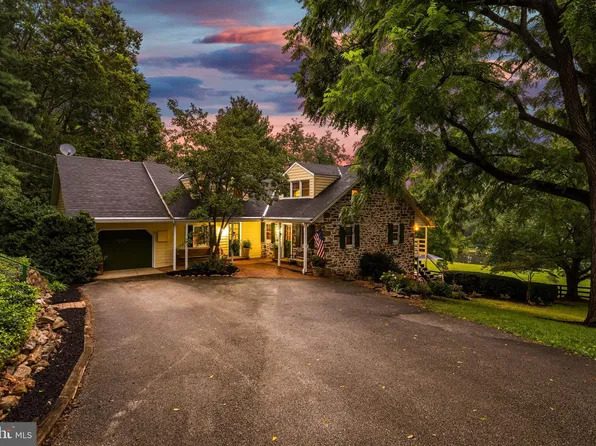 1414 Little Ln, Seven Valleys, PA 17360