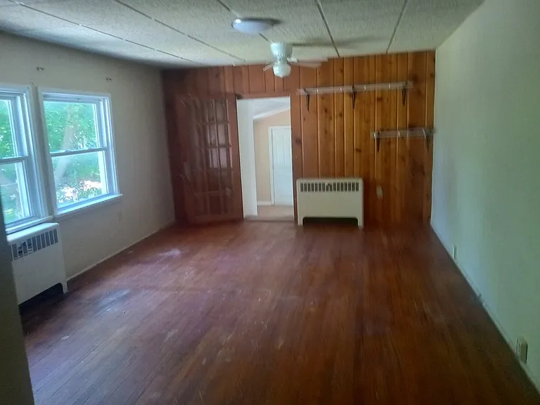 12710 N Saginaw Main House — Photo 14